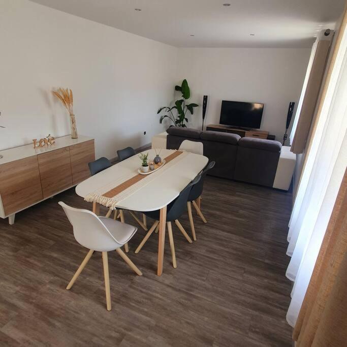 Joli Haut De Villa 3 Chambres Climatise Avec Jacuzzi مارينيان المظهر الخارجي الصورة