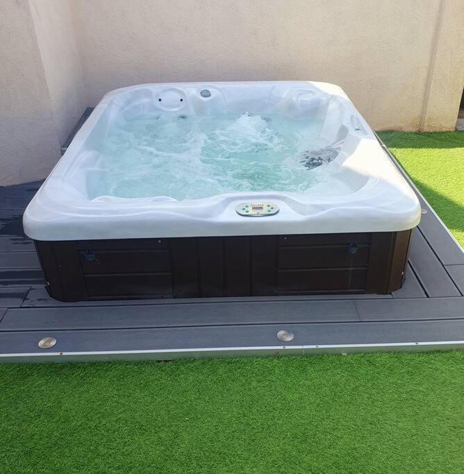 Joli Haut De Villa 3 Chambres Climatise Avec Jacuzzi مارينيان المظهر الخارجي الصورة